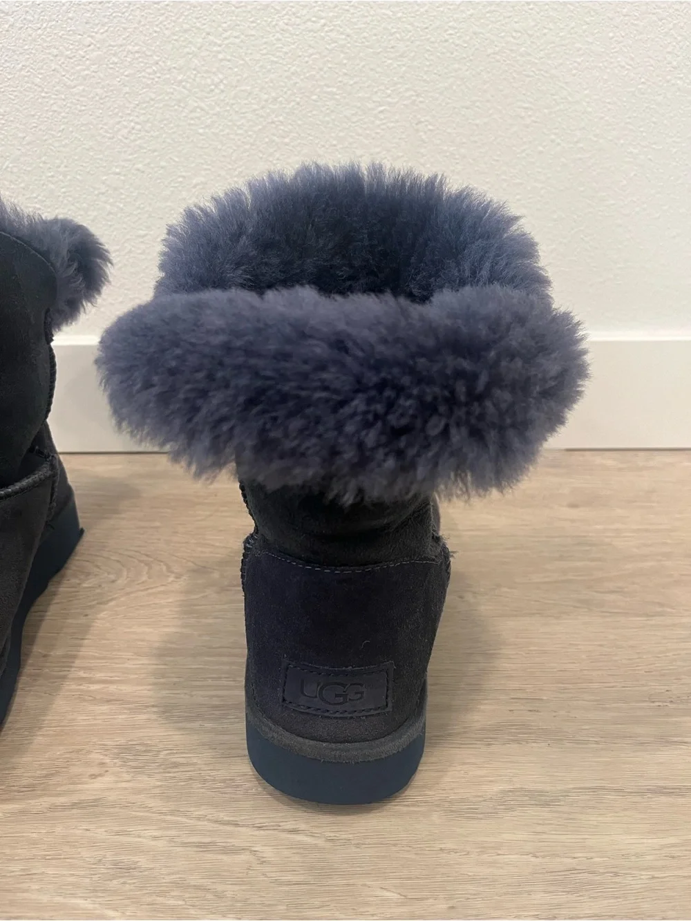 UGG Classic Cuff Short Boots Dark Blue / Navy Suede Shearling